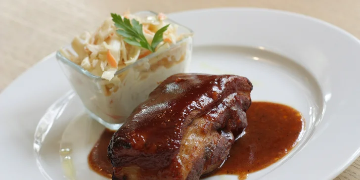 Pivovarské menu pro dva: prkénko dobrot, žebra či panenka i pivní dort