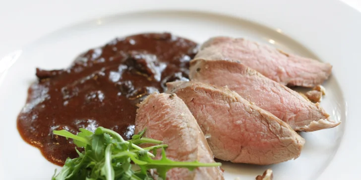 Pivovarské menu pro dva: prkénko dobrot, žebra či panenka i pivní dort