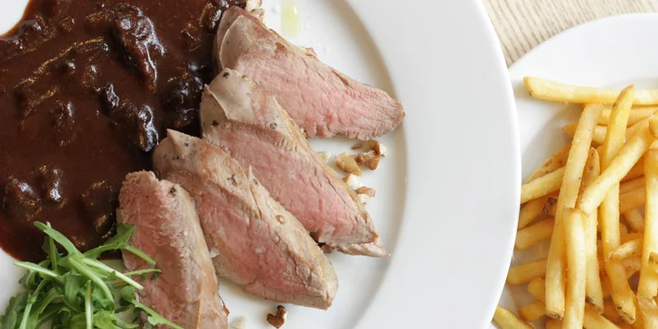 Pivovarské menu pro dva: prkénko dobrot, žebra či panenka i pivní dort