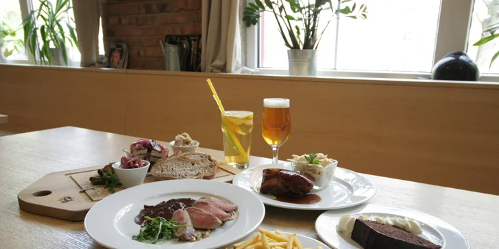 Pivovarské menu pro dva: prkénko dobrot, žebra či panenka i pivní dort
