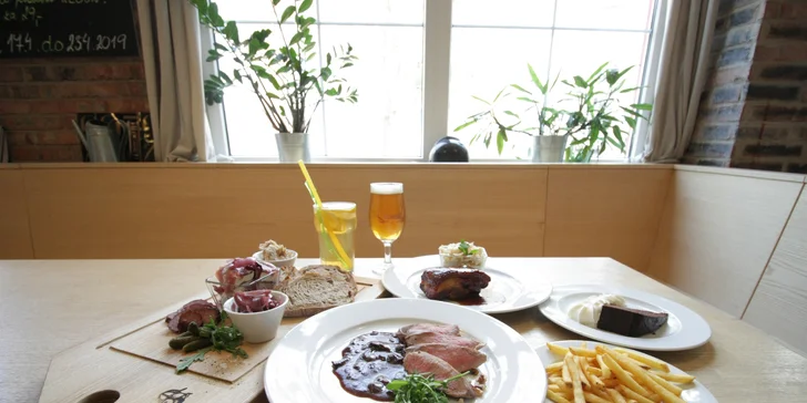 Pivovarské menu pro dva: prkénko dobrot, žebra či panenka i pivní dort
