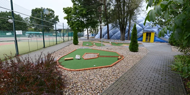 Hodina Adventure golfu pro celou rodinu se zapůjčením veškerého vybavení
