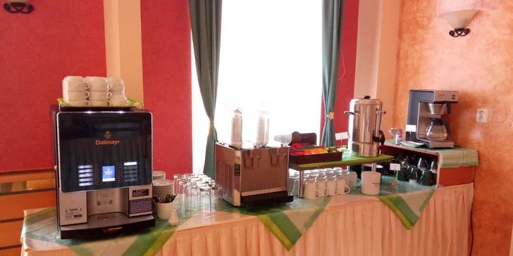 Relaxujte v Karlových Varech: 4* hotel s polopenzí a vstupem do Thermaria