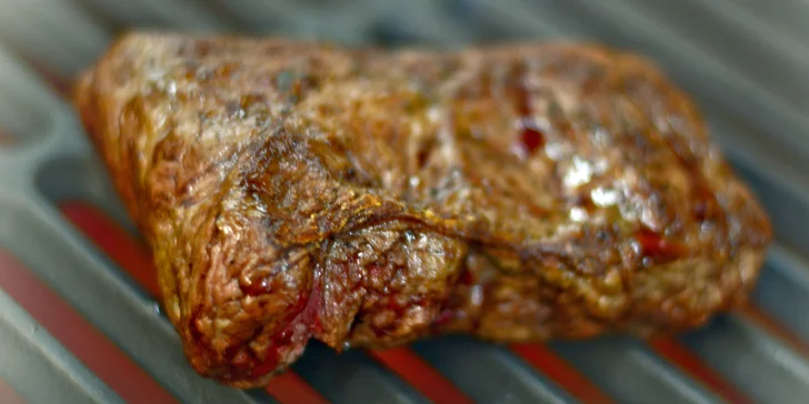 Maso ve 100% formě: flank, flap i tri-tip roast steak v restauraci pivovaru Volt