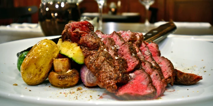 Maso ve 100% formě: flank, flap i tri-tip roast steak v restauraci pivovaru Volt