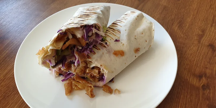 Parádní sváča: kebab či falafel v tortille, chlebu i s hranolky a nápoj dle výběru