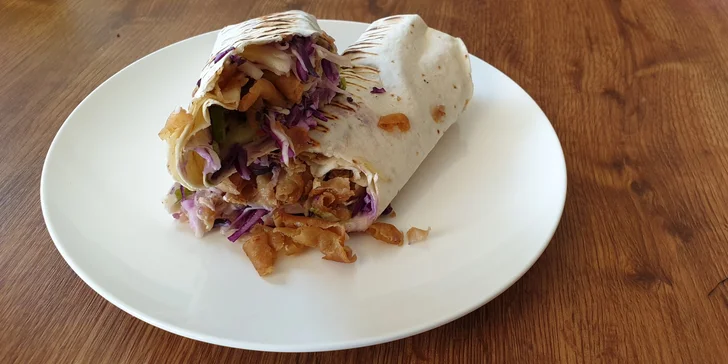 Parádní sváča: kebab či falafel v tortille, chlebu i s hranolky a nápoj dle výběru