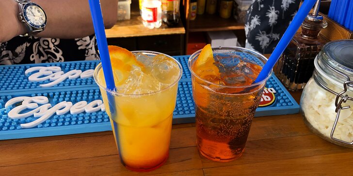 Koktejly na náplavce: vyberte si domácí limonádu či speciální míchaný drink