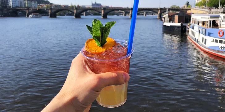 Koktejly na náplavce: vyberte si domácí limonádu či speciální míchaný drink