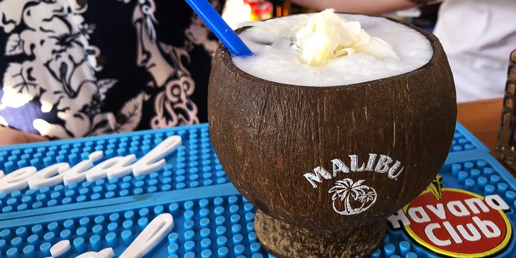 Koktejly na náplavce: vyberte si domácí limonádu či speciální míchaný drink