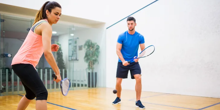 Sport i relax pro 2: squash na 60 minut a soukromá sauna na stejně dlouho