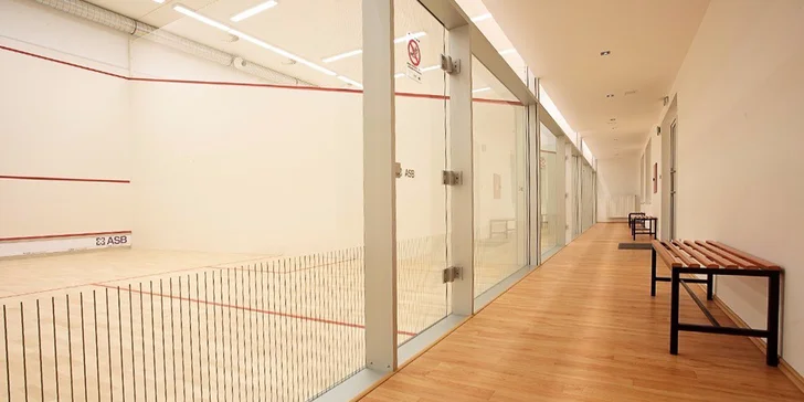 Sport i relax pro 2: squash na 60 minut a soukromá sauna na stejně dlouho