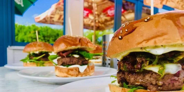 Hodina bowlingu a 20% sleva na cokoliv z jídelního lístku až pro 6 osob