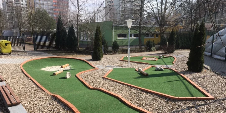 Hodina Adventure golfu pro celou rodinu se zapůjčením veškerého vybavení