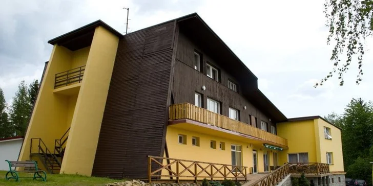 Horský hotel v Beskydech: polopenze, neomezený bazén a výlety