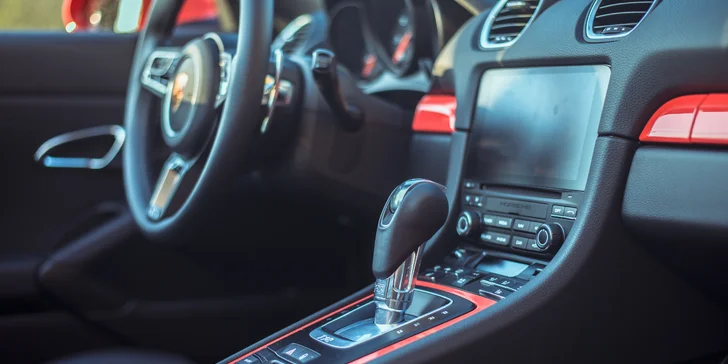 Jízda v Porsche na závodním okruhu SteelRing Třinec