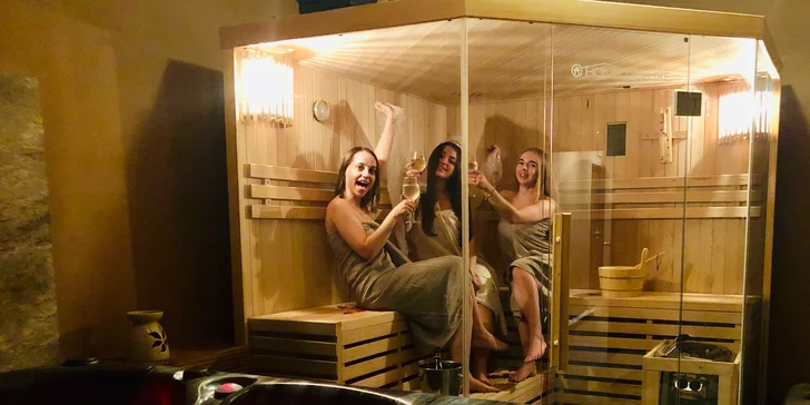 Romantika i večírek: vířivka, sauna i varianty s občerstvením pro 2 až 10 osob