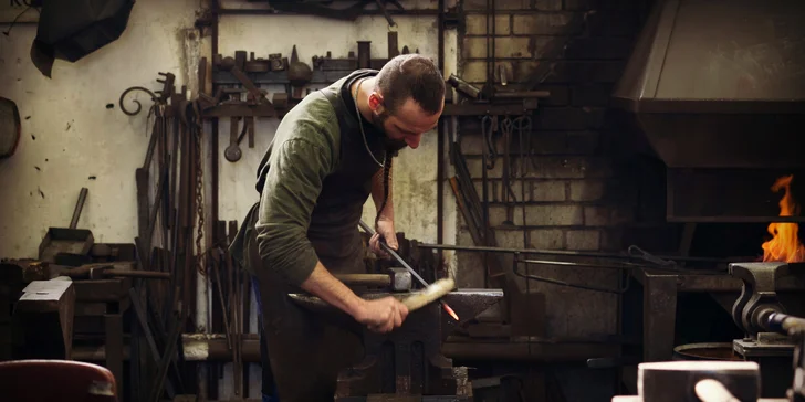 Kovářský workshop: Vyrobte podkovu, přívěsek nebo třeba nůž