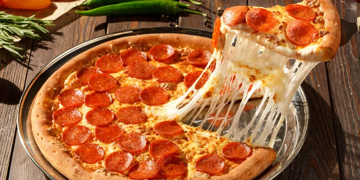 28cm pizza podle výběru z 12 druhů a domácí limonáda pro 1 i 2 osoby