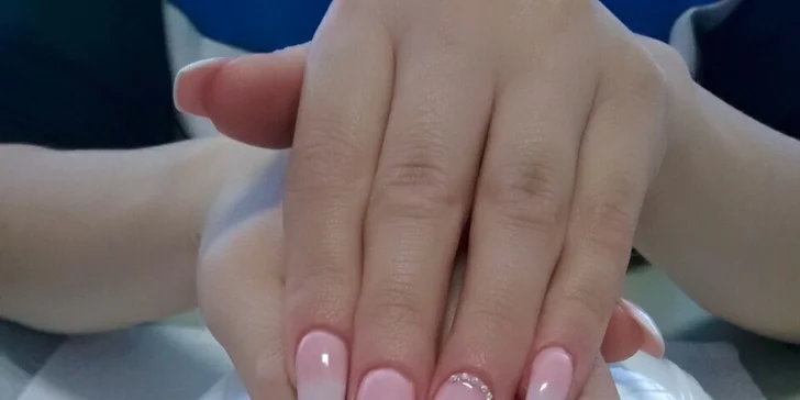 Ruce jako princezna: P-Shine, gel-lak i modeláž gelových nehtů