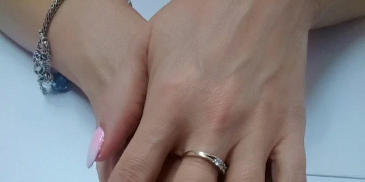 Ruce jako princezna: P-Shine, gel-lak i modeláž gelových nehtů