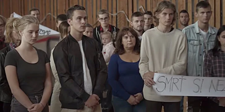 Vstupenka do kina na film Ostrým nožem na Kinoloď + drink