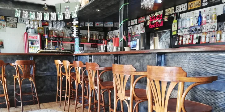 Burgery v baru s nálepkou od Zdeňka Pohlreicha: klasika i obří pro partu