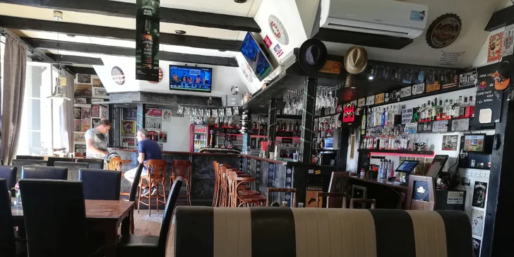Burgery v baru s nálepkou od Zdeňka Pohlreicha: klasika i obří pro partu