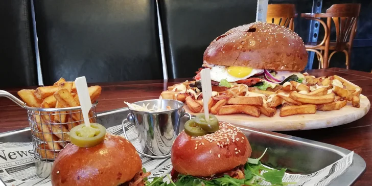 Burgery v baru s nálepkou od Zdeňka Pohlreicha: klasika i obří pro partu