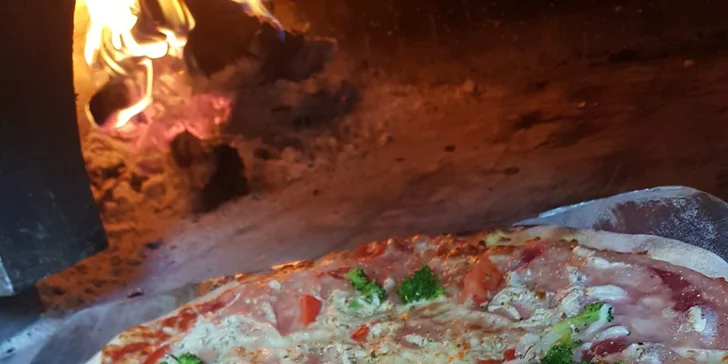 Pořádná italská pochoutka: téměř půlmetrová pizza podle výběru