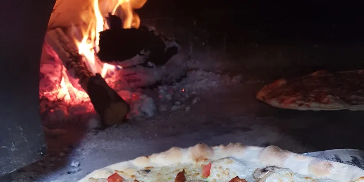 Pořádná italská pochoutka: téměř půlmetrová pizza podle výběru