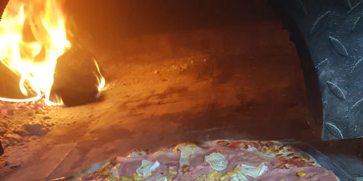 Pořádná italská pochoutka: téměř půlmetrová pizza podle výběru