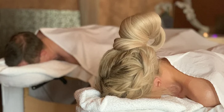 2 hodiny relaxace v privátní vířivce pro 2–4 osoby s láhví sektu a třeba i saunou či masáží