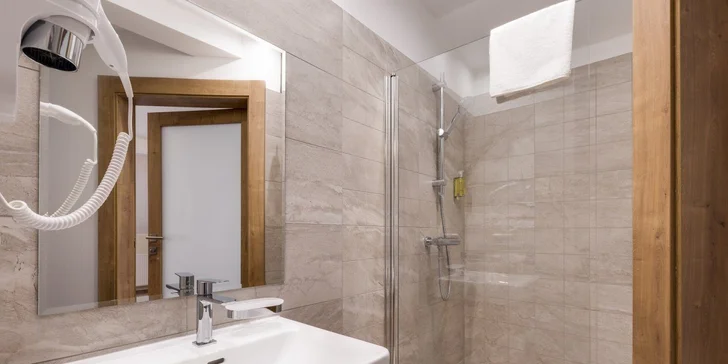 Krásy polských Krkonoš: hotel v bývalém hradu, polopenze, neomezený wellness i lyže