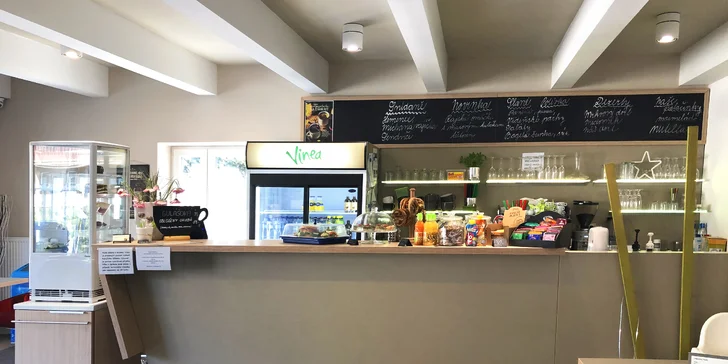S sebou: espresso, cappuccino, ledová káva a limonáda dle denní nabídky