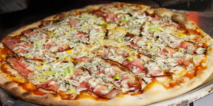 Pořádná italská pochoutka: téměř půlmetrová pizza podle výběru