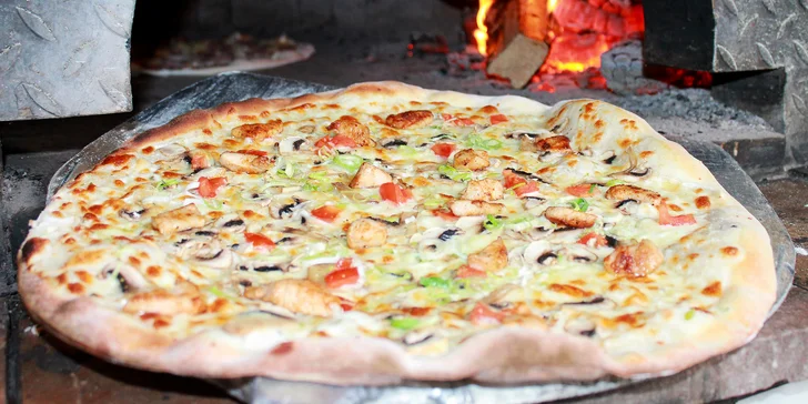 Pořádná italská pochoutka: téměř půlmetrová pizza podle výběru
