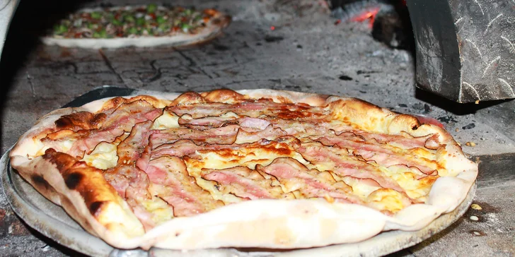 Pořádná italská pochoutka: téměř půlmetrová pizza podle výběru