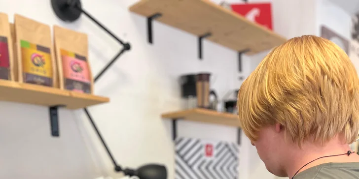 Dozvíte se něco o historii kávy, naučíte se pracovat s mlýnkem, připravit espresso i napěnit mléko. 