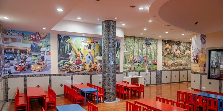 V rámci plné penze se také podávají svačinky pro děti v dětské restauraci Smakolandia (12:00–14:00 a 16:00–18:00).