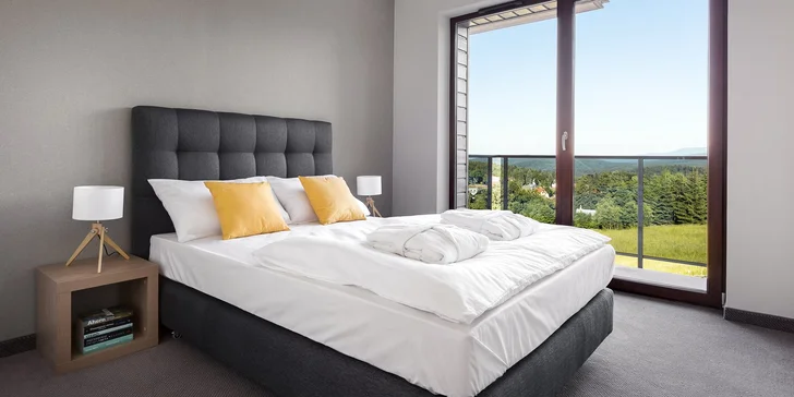 Na výběr máte ubytování ve třech typech apartmánů. Většina z nich má balkon s výhledem do přírody.