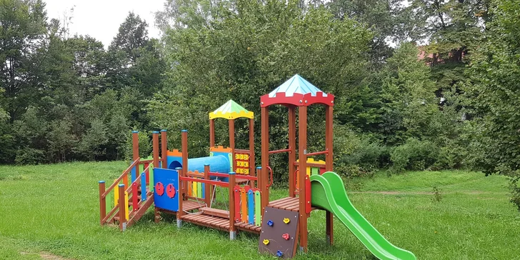 Pri hoteli je aj detské a športové ihrisko, vo vnútri je detská herňa a vo wellness bazénik.