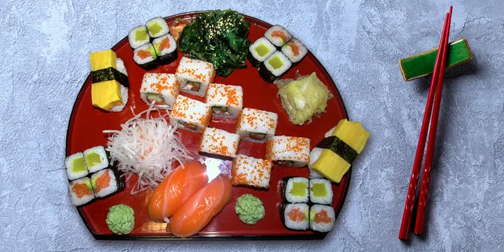 Hostina v japonském stylu: 28 kousků sushi nebo 2 polévky a 46 kousků sushi