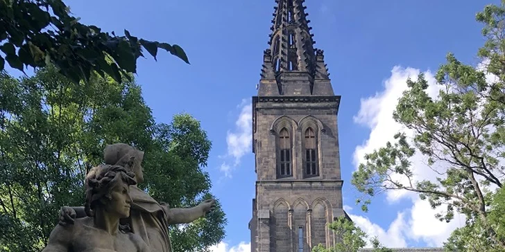 Hrát může společně celá rodina nebo třeba parta kamarádů s dospělým doprovodem.