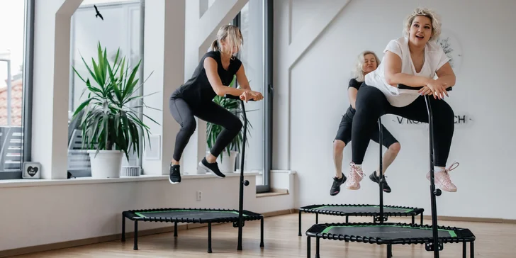 Jumping je akční kardio cvičení, které úžasně posiluje srdce a znatelně zlepšuje kondici. 