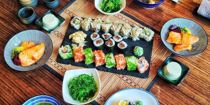 K sushi setu bude přiložen i nakládaný zázvor, wasabi a kvalitní sójová omáčka.