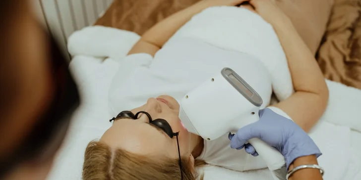 Počuli ste už o diódovom laseri? Účinná procedúra na omladenie pleti s liftingovým efektom zjemňuje mimické vrásky, zjednotí tón pleti a zlepší jej textúru.