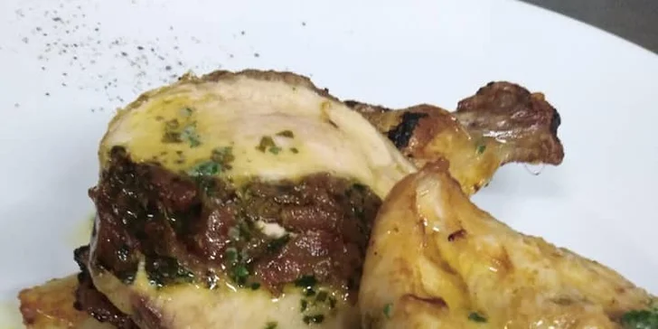 3chodové menu dle výběru: carpaccio, kuřecí supreme i crème brûlée
