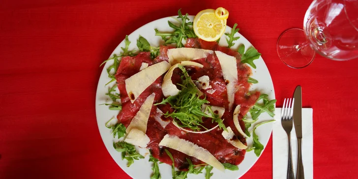 3chodové menu dle výběru: carpaccio, kuřecí supreme i crème brûlée