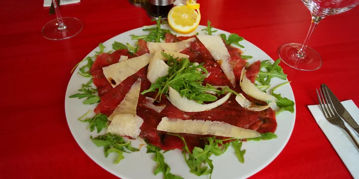 3chodové menu dle výběru: carpaccio, kuřecí supreme i crème brûlée